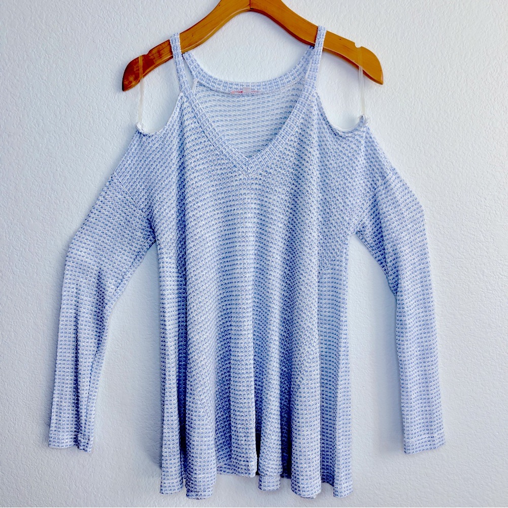 Manonie Light weight knit sweater cold shoulder cut outs and flowy bottom